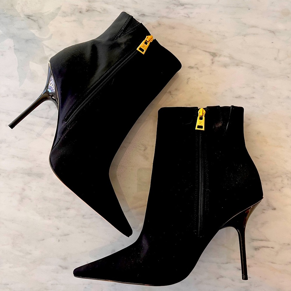 NEW! Good American Zip Ankle Bootie Size 9
